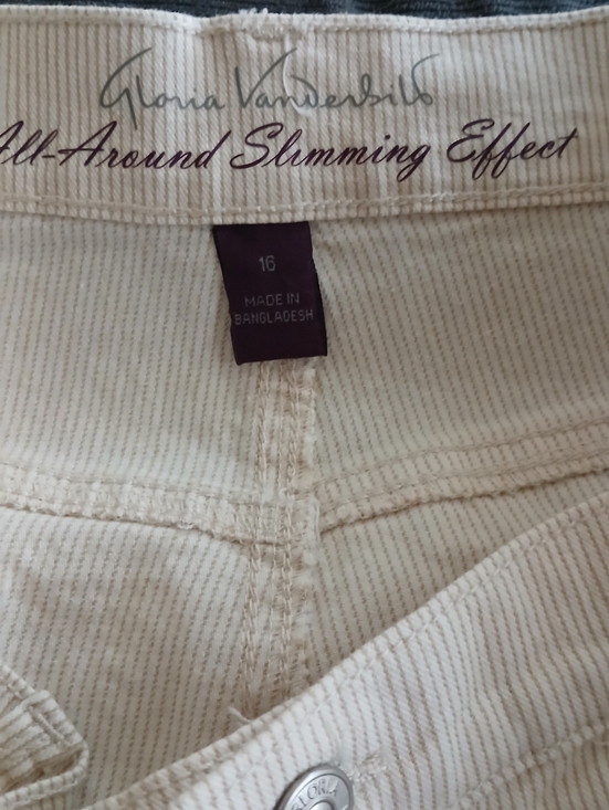 Amanda Capri - Picture 5 of 7